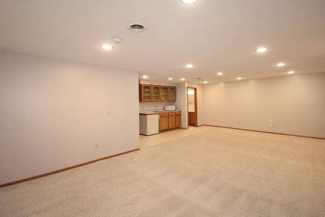 1317 12th St SW, Minot, ND 58701