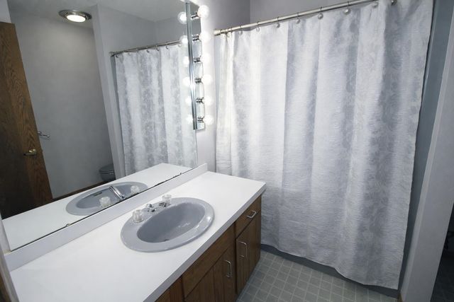 1317 12th St SW, Minot, ND 58701