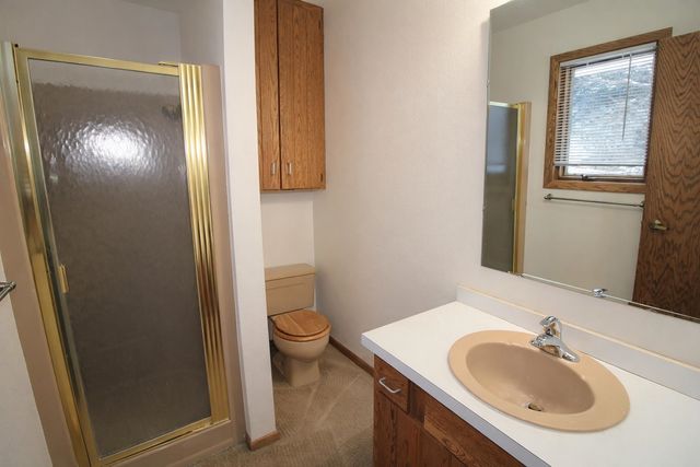 1317 12th St SW, Minot, ND 58701