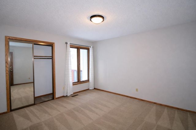 1317 12th St SW, Minot, ND 58701