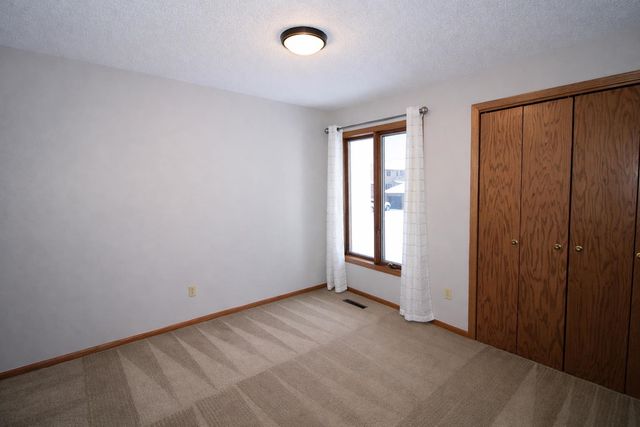 1317 12th St SW, Minot, ND 58701