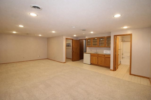 1317 12th St SW, Minot, ND 58701