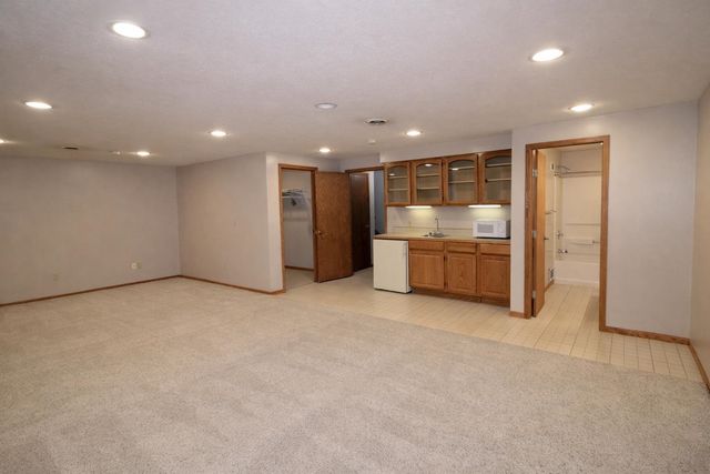 1317 12th St SW, Minot, ND 58701