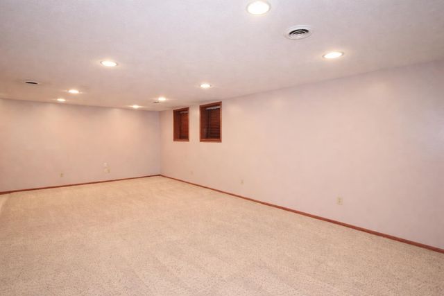 1317 12th St SW, Minot, ND 58701