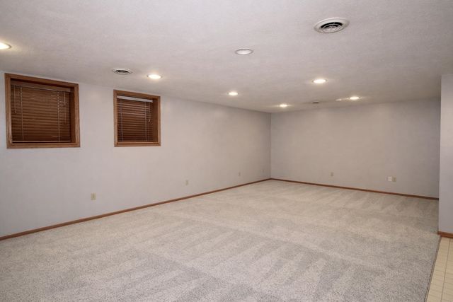 1317 12th St SW, Minot, ND 58701