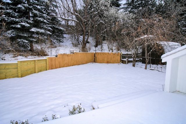 1317 12th St SW, Minot, ND 58701