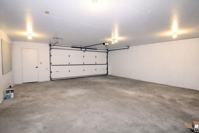 1317 12th St SW, Minot, ND 58701