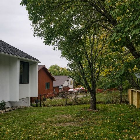 1317 12th St SW, Minot, ND 58701