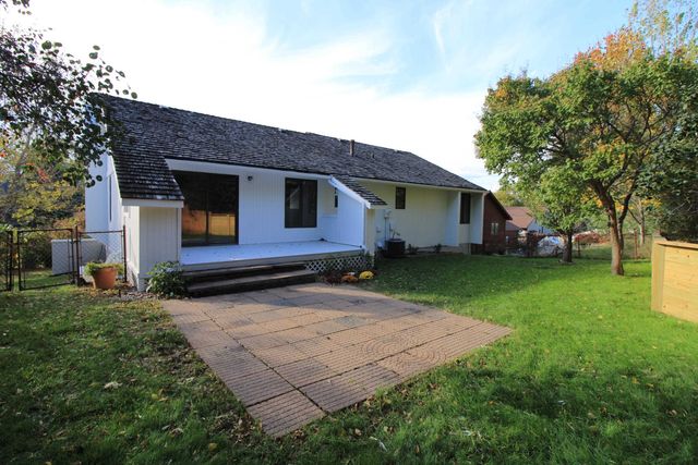 1317 12th St SW, Minot, ND 58701