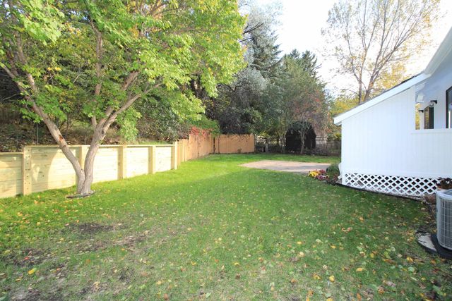 1317 12th St SW, Minot, ND 58701