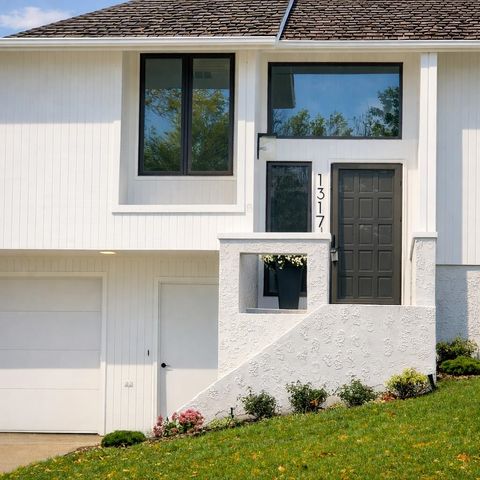 1317 12th St SW, Minot, ND 58701