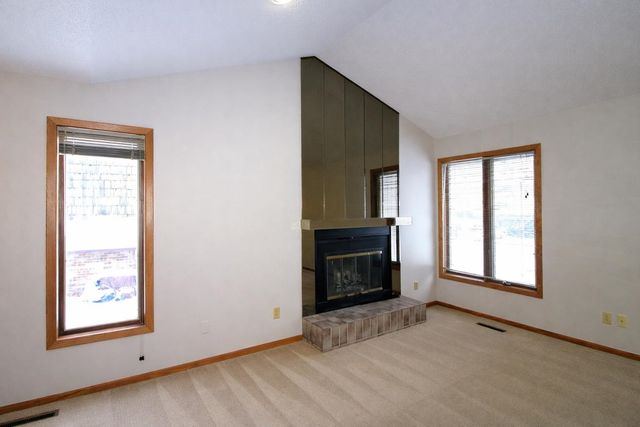 1317 12th St SW, Minot, ND 58701