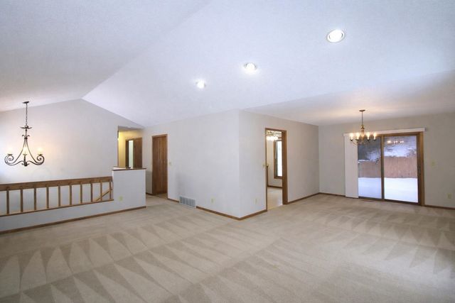 1317 12th St SW, Minot, ND 58701