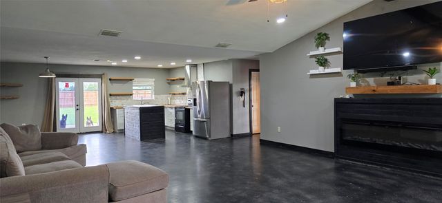 1410 Rs County Road 1235, Point, TX 75472