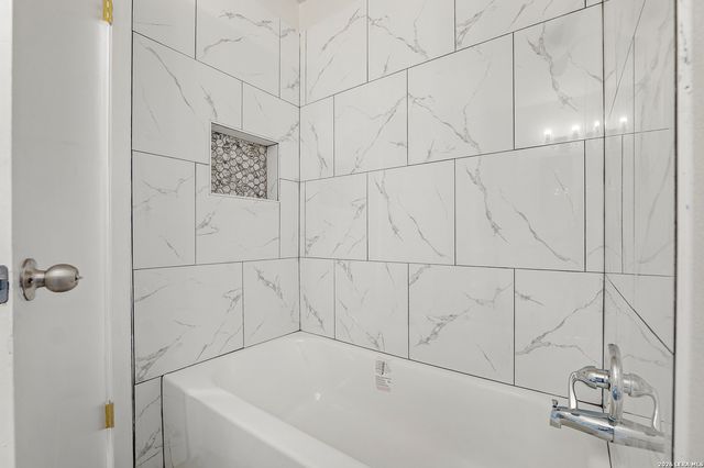 142 Surrey Ln, Universal City, TX 78148