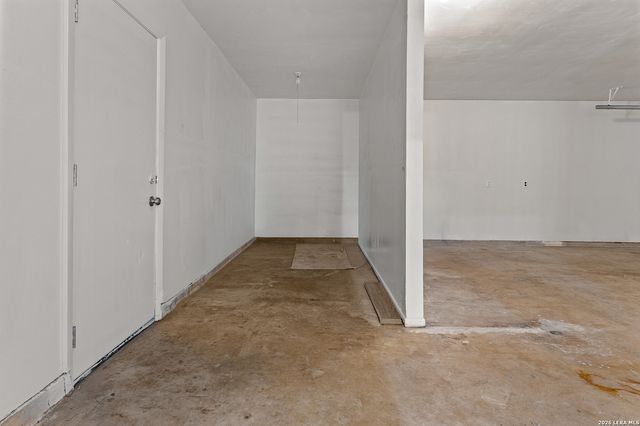 142 Surrey Ln, Universal City, TX 78148