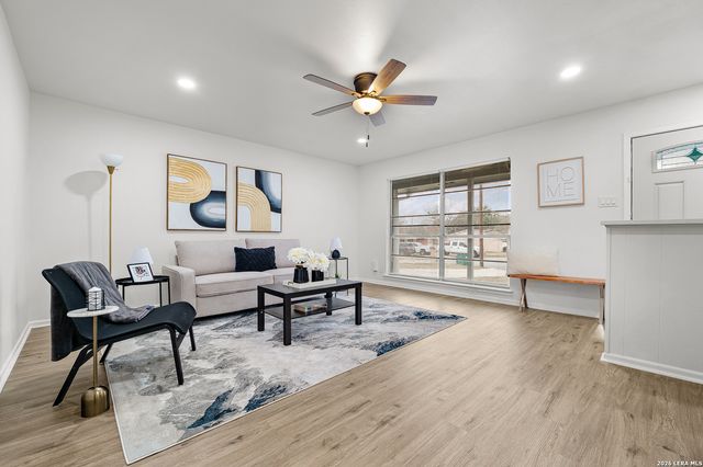 142 Surrey Ln, Universal City, TX 78148