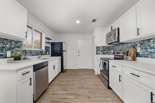 142 Surrey Ln, Universal City, TX 78148