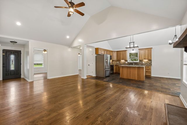 383 Brook Mead Dr, Clarksville, TN 37042