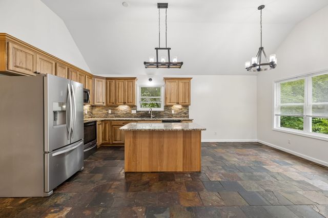383 Brook Mead Dr, Clarksville, TN 37042