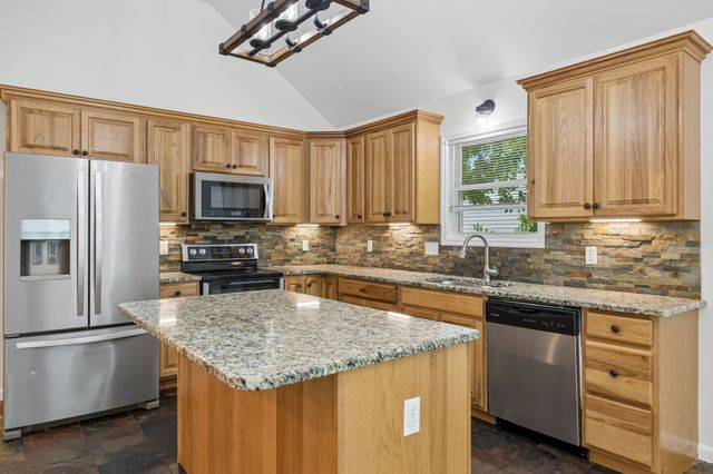 383 Brook Mead Dr, Clarksville, TN 37042