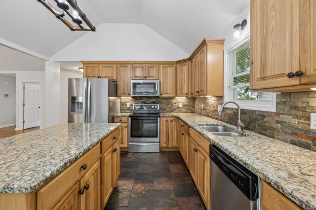 383 Brook Mead Dr, Clarksville, TN 37042