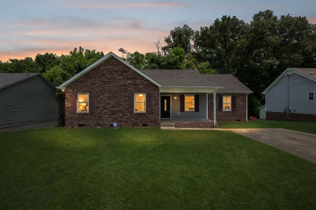 383 Brook Mead Dr, Clarksville, TN 37042