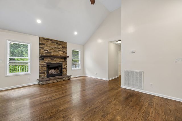 383 Brook Mead Dr, Clarksville, TN 37042