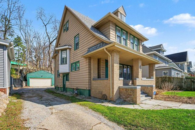 1110 N Michigan Street, South Bend, IN 46617