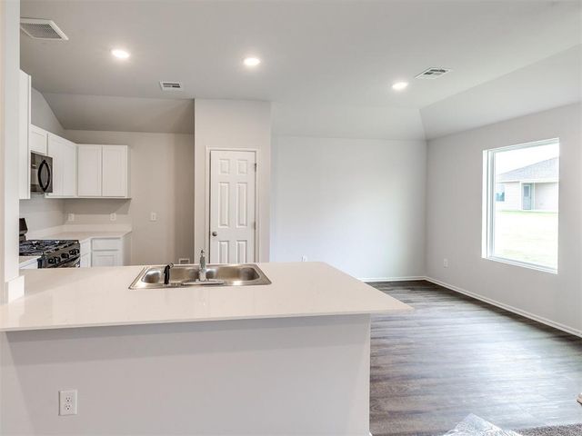 929 S Buffalo Lane, Mustang, OK 73064