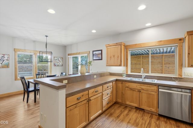 2737 NW Skyliners Road, Bend, OR 97703