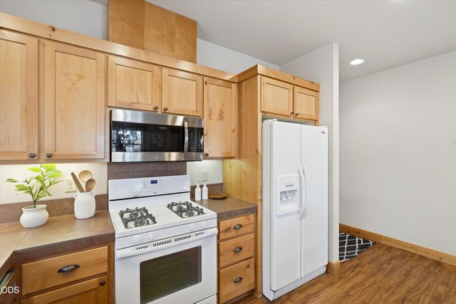2737 NW Skyliners Road, Bend, OR 97703