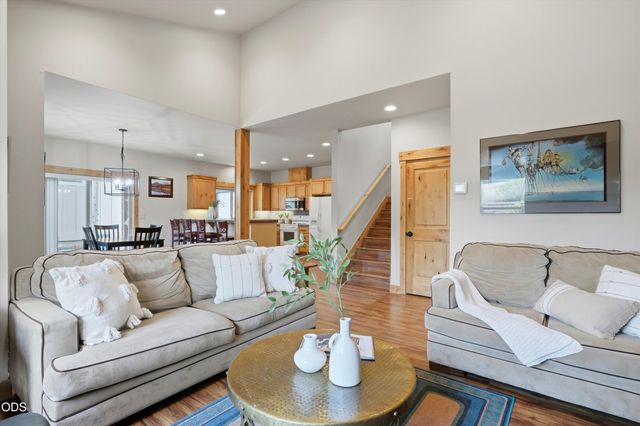 2737 NW Skyliners Road, Bend, OR 97703