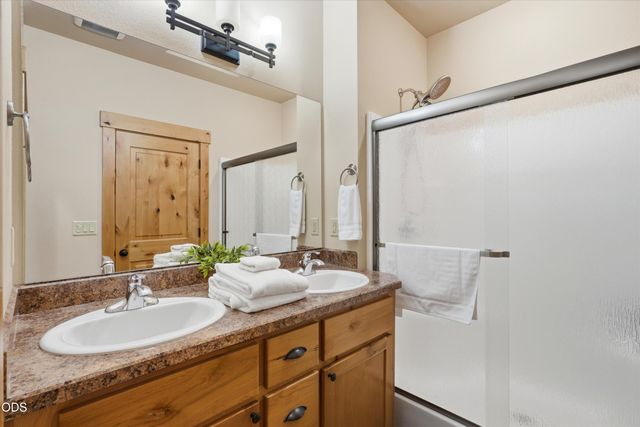 2737 NW Skyliners Road, Bend, OR 97703