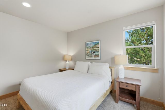 2737 NW Skyliners Road, Bend, OR 97703