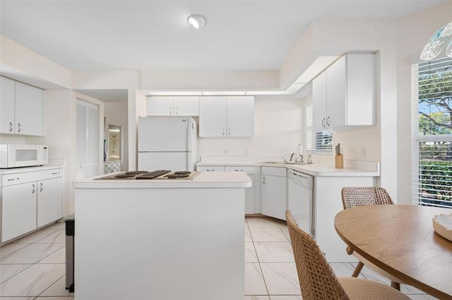 733 BRIGHTSIDE CRESCENT DRIVE 31, Venice, FL 34293