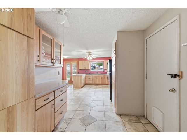 18501 Se LINCOLN St, Portland, OR 97233