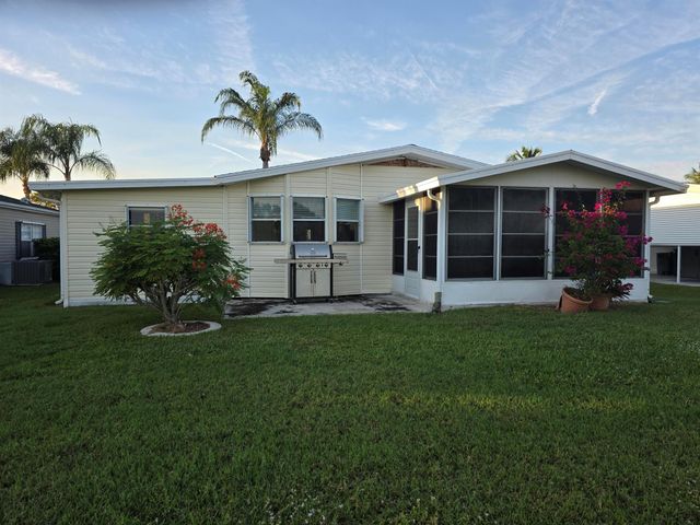 3033 Satinleaf Lane, Port St Lucie, FL 34952