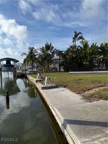 3867 Phoenix DR, St James City, FL 33956