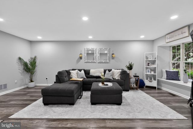 2402 MALLARD LN, Downingtown, PA 19335