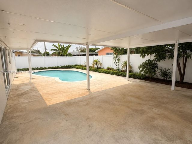 7521 Shalimar St, Miramar, FL 33023
