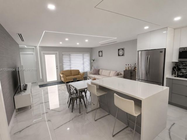 7521 Shalimar St, Miramar, FL 33023