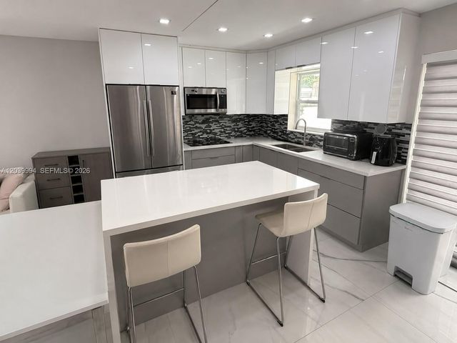 7521 Shalimar St, Miramar, FL 33023