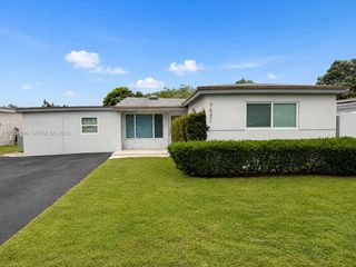 7521 Shalimar St, Miramar, FL 33023