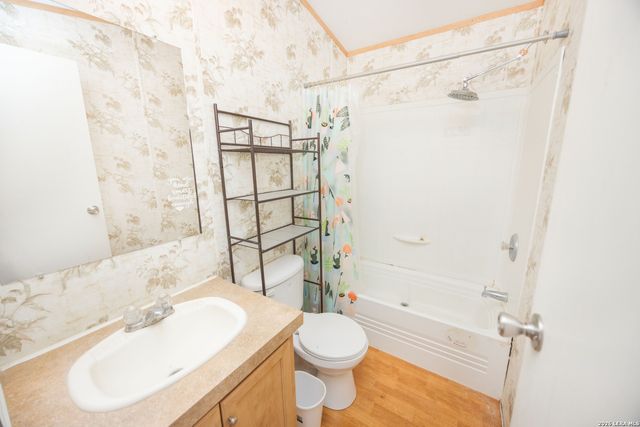 4919 County Road 545, Devine, TX 78016