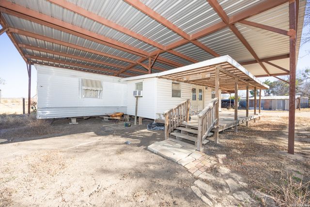 4919 County Road 545, Devine, TX 78016