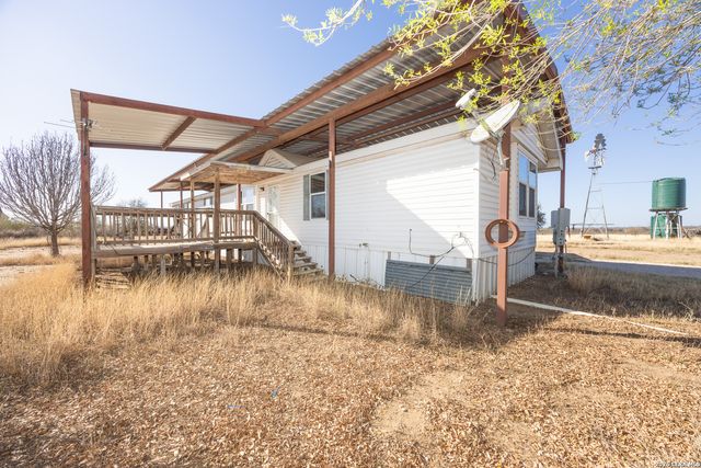 4919 County Road 545, Devine, TX 78016