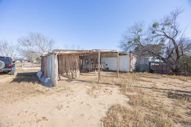 4919 County Road 545, Devine, TX 78016