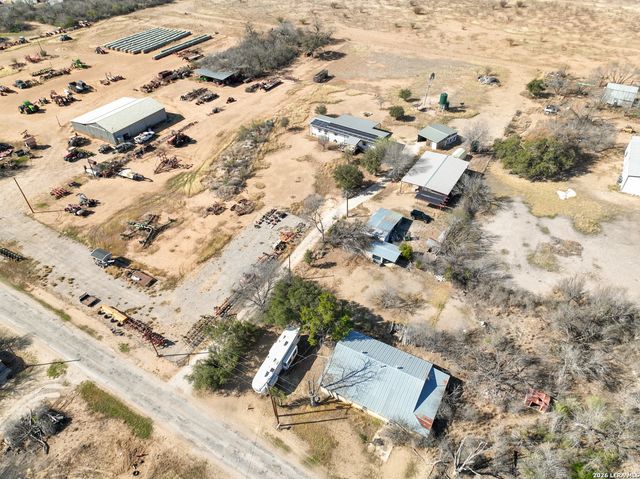 4919 County Road 545, Devine, TX 78016