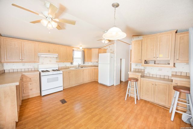 4919 County Road 545, Devine, TX 78016